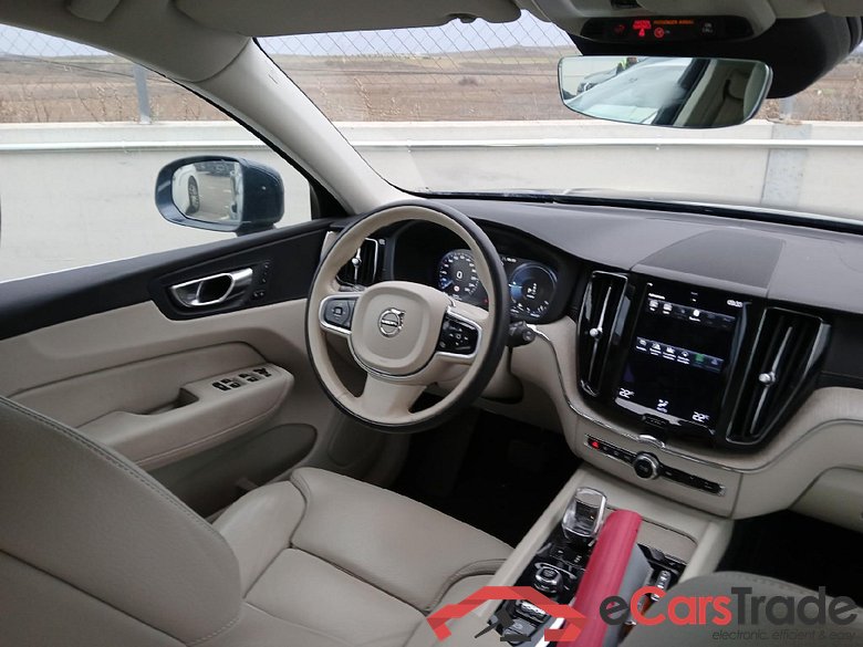 VOLVO XC60 / 2017 / 5P / todoterreno 2.0 T6 AWD Recharge Inscription Auto #3