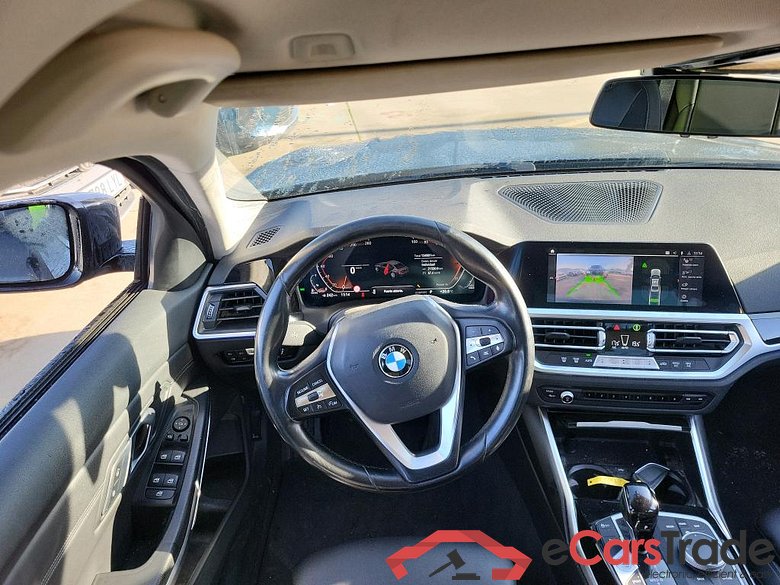 BMW Serie 3 / 2018 / 4P / sedán 318d Auto. #3