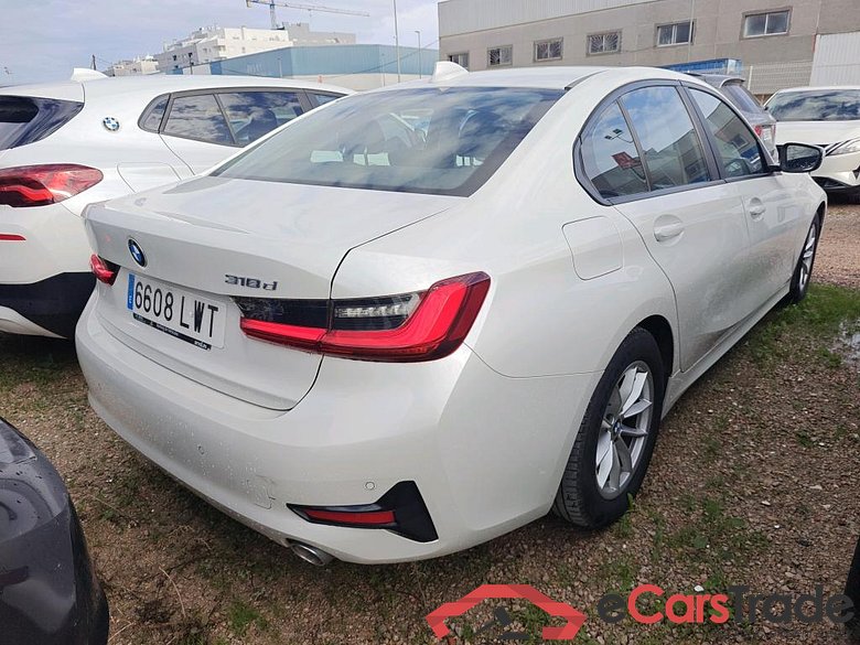 BMW Serie 3 / 2018 / 4P / sedán 318d Auto. #2
