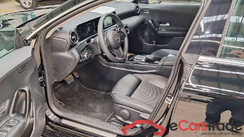 CLA -Klasse Shooting Brake CLA 180 (118.684) 1.3  AT7 E6d #4