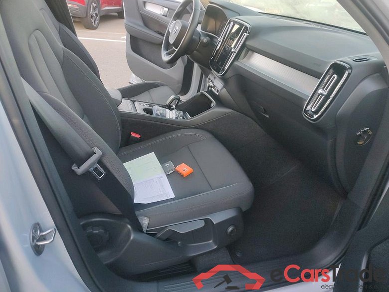 VOLVO XC40 / 2017 / 5P / todoterreno 1.5 T3 Momentum Pro Auto #6