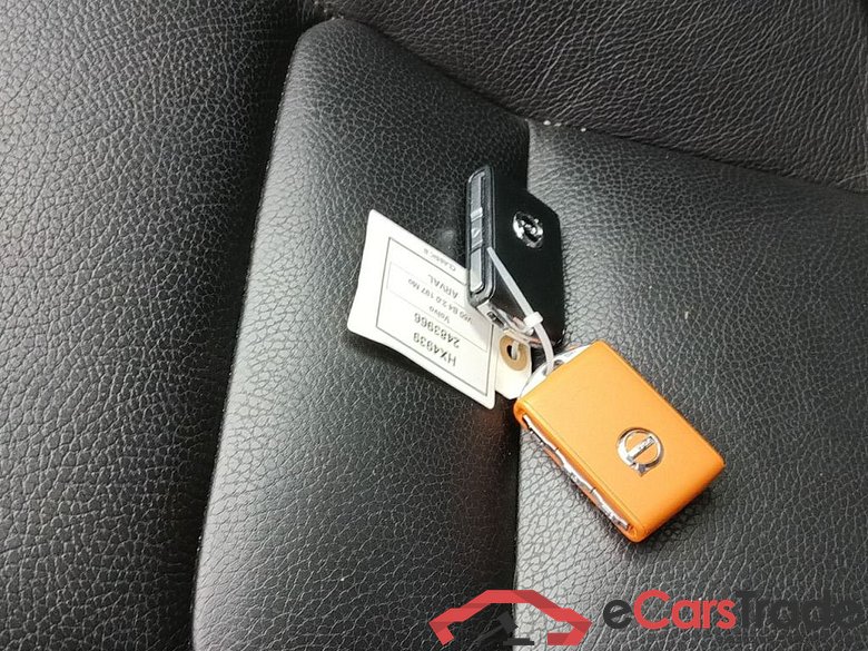 VOLVO V60 DIESEL - 2018 2.0 B4 197 Momentum Pro Geartronic 5d #4