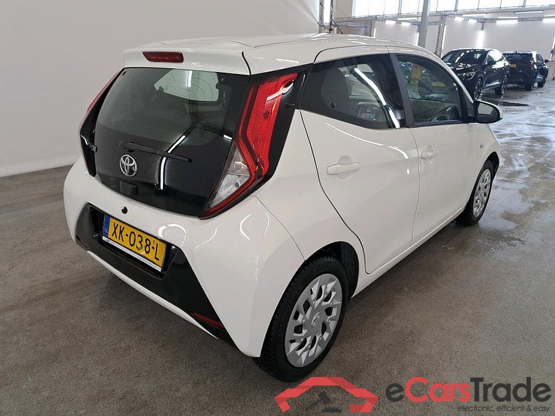 Toyota AYGO 1.0 VVT-i x-play 5d #2