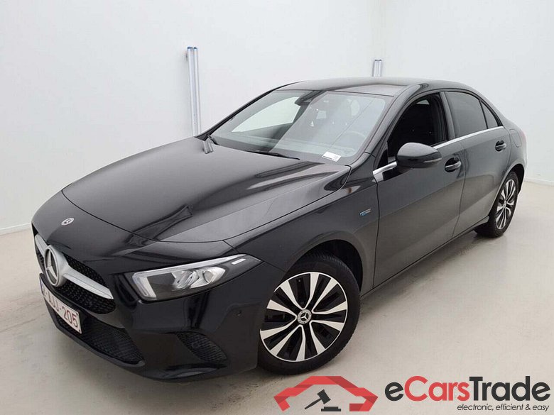 Mercedes A 250e Limo Plug-In Hybrid Aut. LED-Xenon Widescreen Navi 1/2 Sport-Leather KeylessGo Camera Klima PDC ...