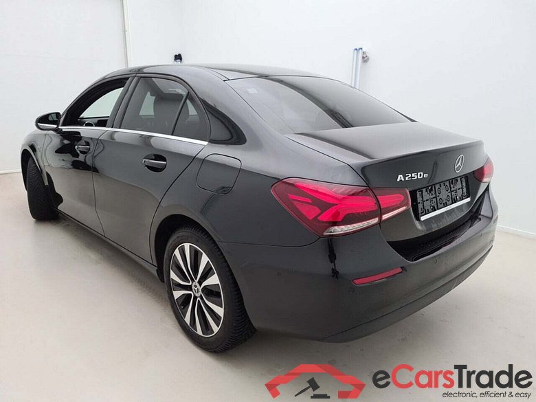 Mercedes A 250e Limo Plug-In Hybrid Aut. LED-Xenon Widescreen Navi 1/2 Sport-Leather KeylessGo Camera Klima PDC ... #4