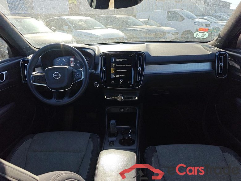 VOLVO XC40 / 2017 / 5P / todoterreno 1.5 T3 Momentum Pro Auto #3