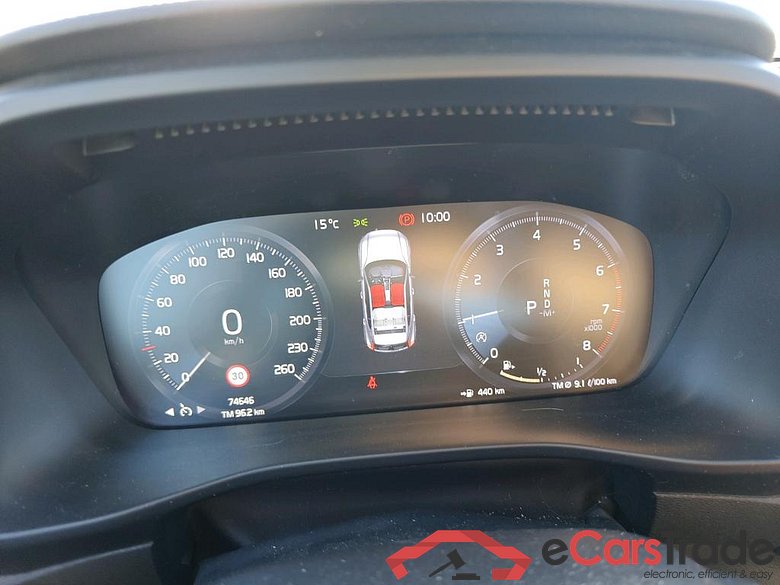 VOLVO XC40 / 2017 / 5P / todoterreno 1.5 T3 Momentum Pro Auto #4