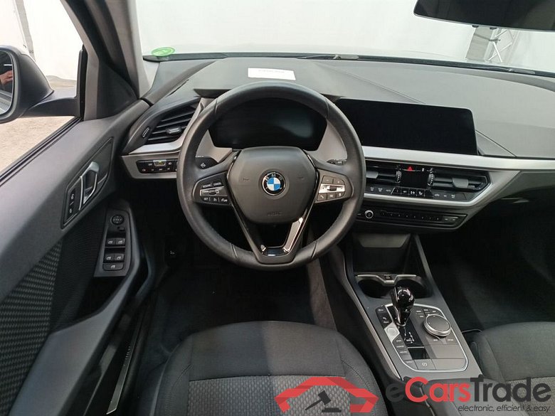 BMW 1 HATCH DIESEL - 2019 118 dA 150hp (EU6AP) 5d #1
