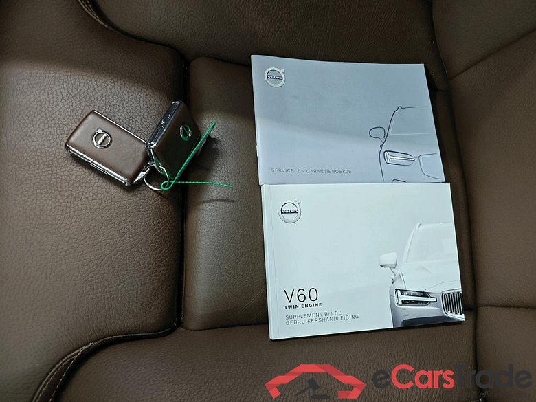 Volvo V60 Recharge T6 AWD Automaat Inscription 5d #4