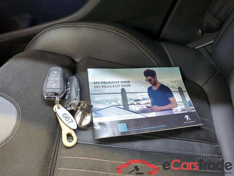 PEUGEOT 5008 1.2 PT Blue Lease GT #3