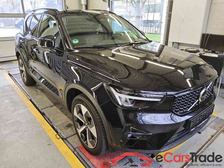 Volvo XC40 (2017->) DE - SUV5 B4 2WD EU6d, Plus Dark (EURO 6d), (Facelift) 2022 - 2024 #2