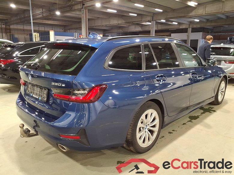 BMW 330e Plug-In Hybrid Aut. LED-Xenon LC-Pro Navi Hi-Fi Sport-Leather KeylessGo Camera Klima PDC ... #3