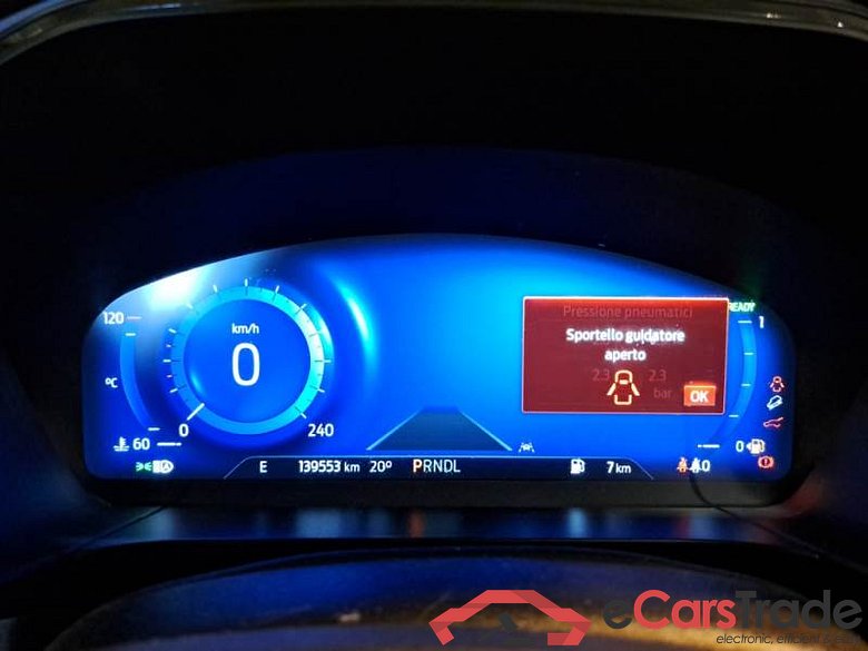 FORD KUGA / 2019 / 5P / SUV 2.5 BENZINA FHEV 190CV 2WD ST-LINE X AUT #4