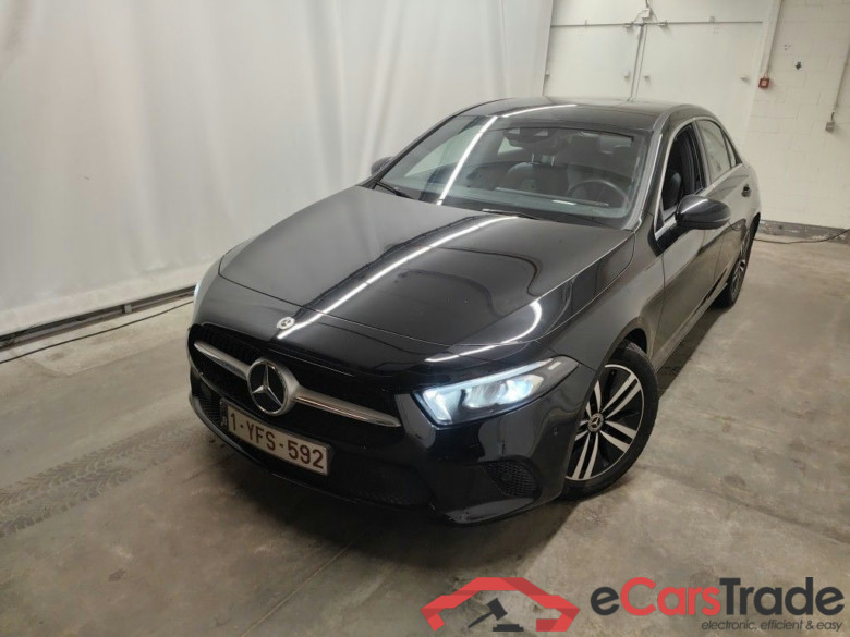 Mercedes-Benz A-Klasse Limousine A 180d Business Solution Aut. 4d #1