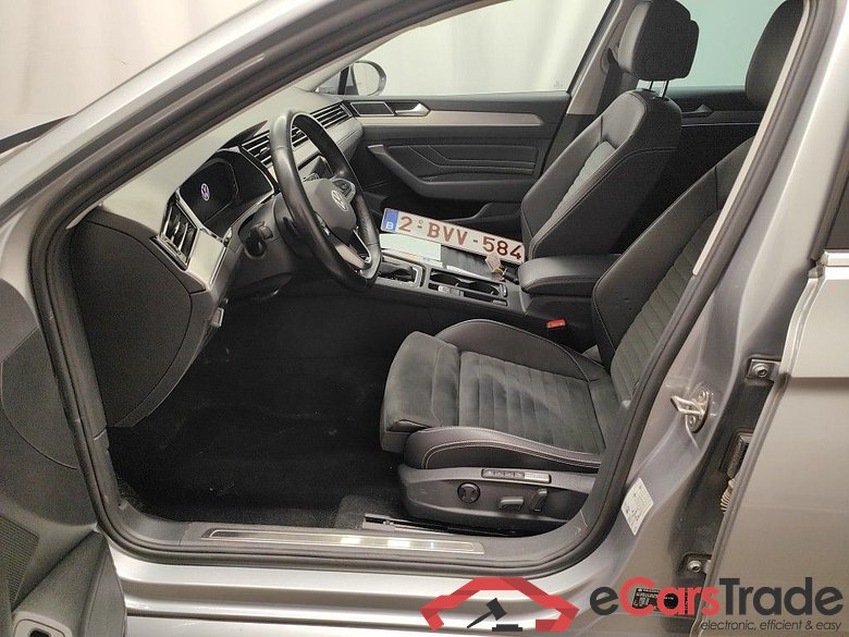 Volkswagen Passat Variant 2.0 TDI SCR 110kW DSG7 Elegance Business 5d #3