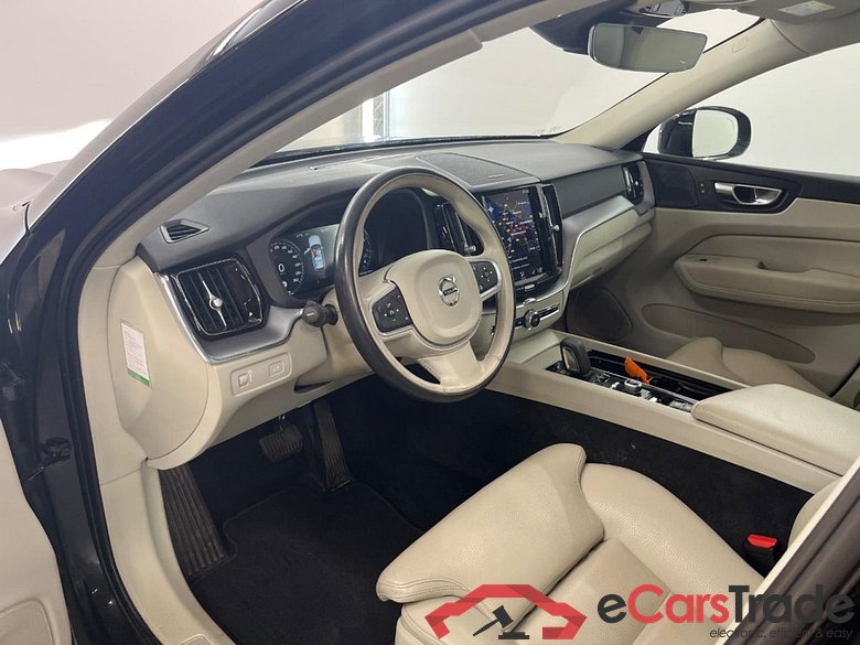 VOLVO XC60 2.0 B5 Momentum Exclusive #5