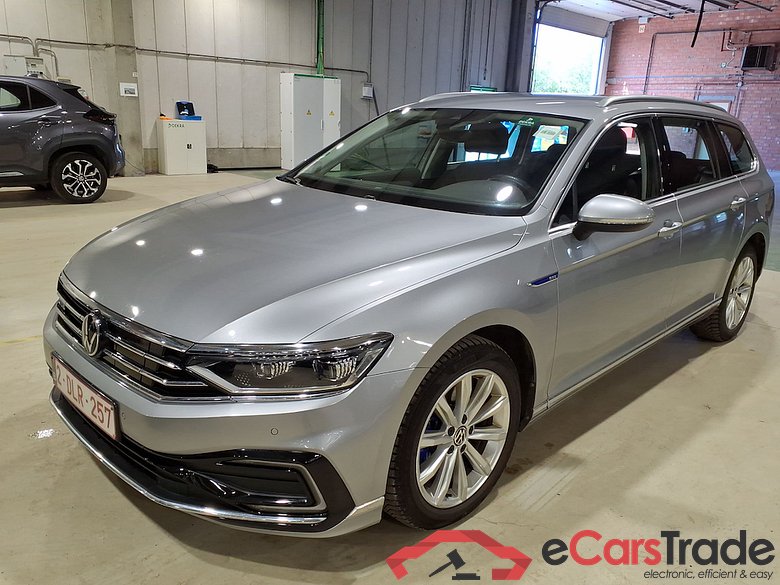 VOLKSWAGEN Passat 1.4 TSI MSQ VARIANT GTE BUSINESS