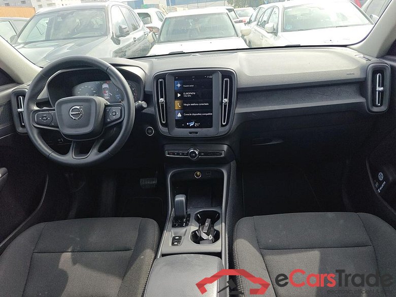 VOLVO XC40 1.5 T2 Essential Dark Auto 130 CV #3