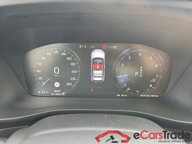 VOLVO XC40 1.5 T2 Essential Dark Auto 130 CV #4