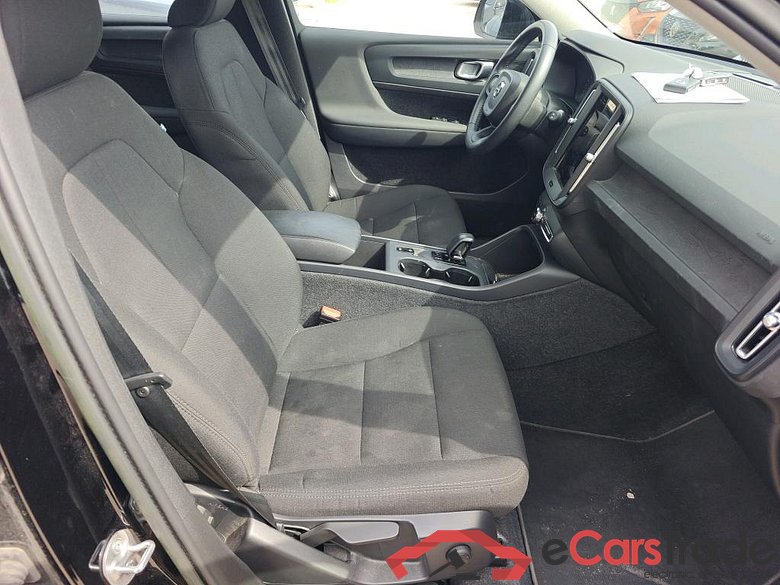 VOLVO XC40 1.5 T2 Essential Dark Auto 130 CV #6