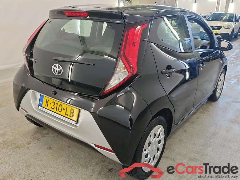 Toyota AYGO 1.0 VVT-i x-play x-shift 5d #2