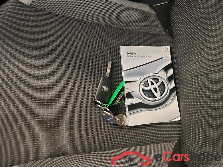 Toyota AYGO 1.0 VVT-i x-play x-shift 5d #4