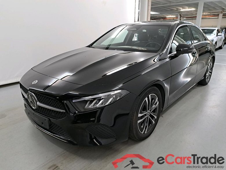 MERCEDES-BENZ A-Klasse 1.3 A 180 LUXURY LINE DCT
