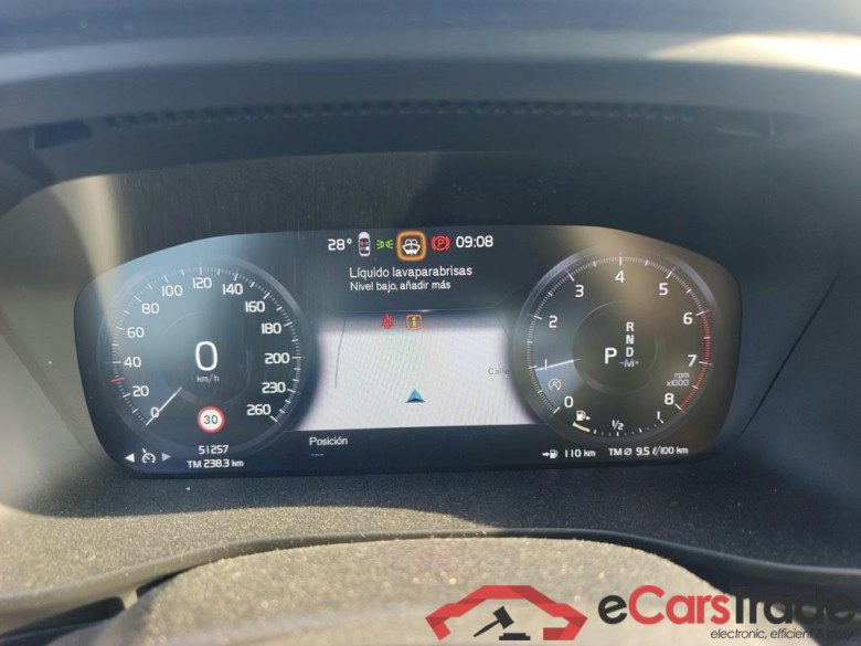 VOLVO XC40 / 2017 / 5P / todoterreno 1.5 T2 Momentum Pro Auto #4