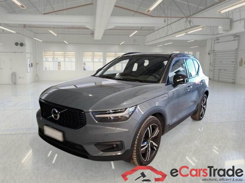 VOLVO XC40 / 2017 / 5P / SUV T5 PLUG-IN HYBRID AUTO RECHARGE R-DESIGN