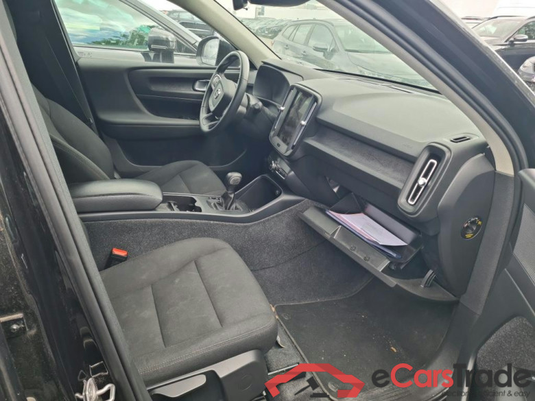 VOLVO - VOL XC40 T2 129PK Momentum Core         ***      CLUTCH OUT    -     KUPPLUNG DEFEKT   !     ***          With Sensus Navigation & Winter & Park Assist Pack   * PETROL * #3
