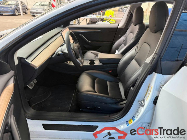 TESLA Model 3 RWD Hinterradantrieb 4d 239kW #4