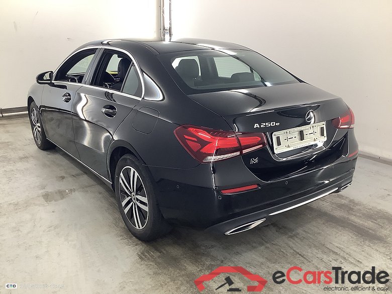 MERCEDES-BENZ A-CLASS LIMOUSINE 1.3 A 250 E LUXURY LINE DCT #3