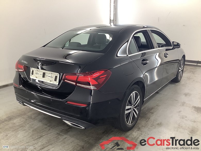 MERCEDES-BENZ A-CLASS LIMOUSINE 1.3 A 250 E LUXURY LINE DCT #4