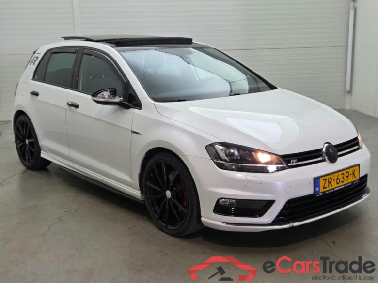 VOLKSWAGEN GOLF 1.4 TSI ACT Connected Series #2