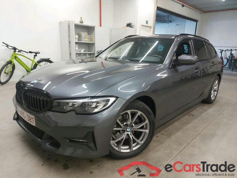 BMW - BMW 3 TOURING 318dA 136PK Sport Pack Business & PDC Front & Rear #1