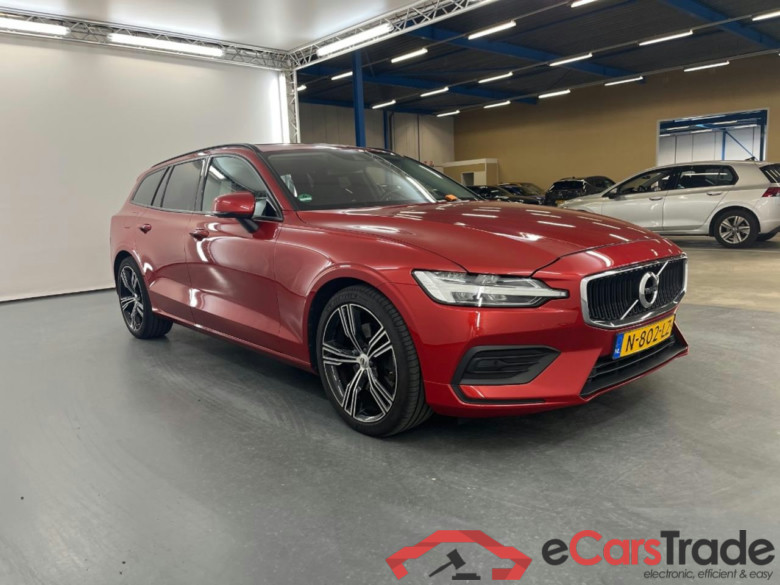 VOLVO V60 2.0 B3 Momentum Advantage #2