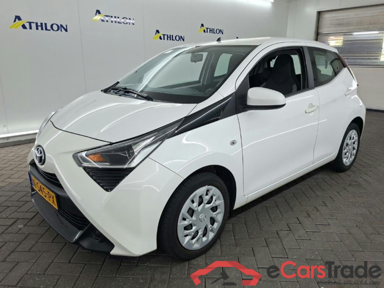 TOYOTA Aygo 1.0 VVT-i x-play 5D 53kW #1