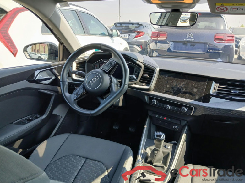 AUDI A1 / 2018 / 5P / berlina con portón Sportback Adrenalin 25 TFSI 70kW (95CV)(SP)(SL) #3