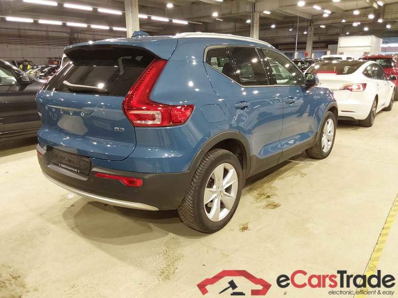 VOLVO XC40 2.0 B3 CORE DCT #4