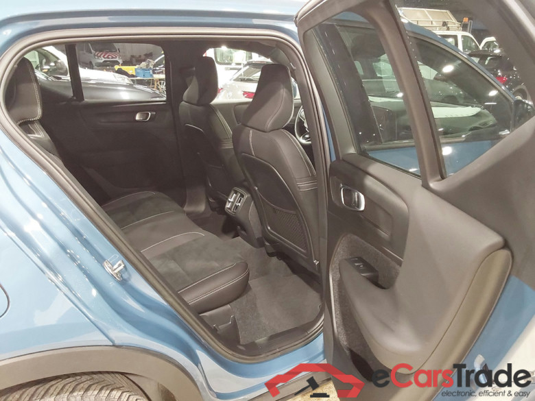 VOLVO XC40 2.0 B3 CORE DCT #5