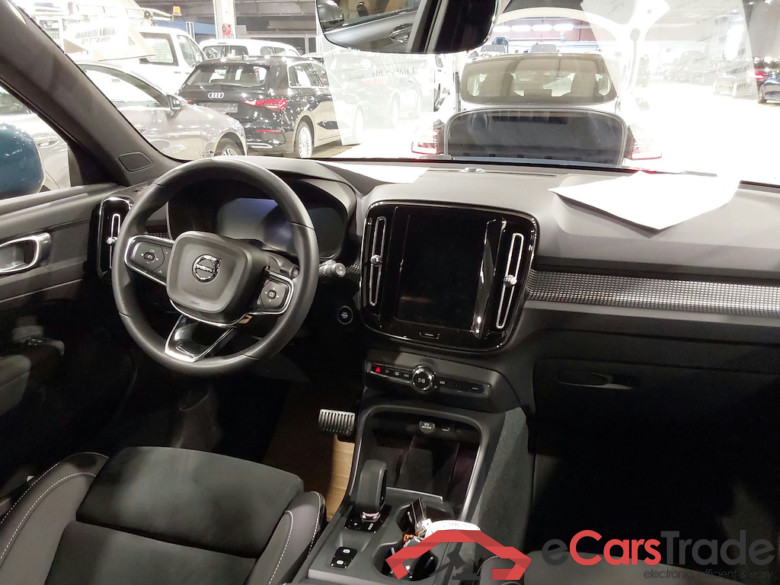 VOLVO XC40 2.0 B3 CORE DCT #6