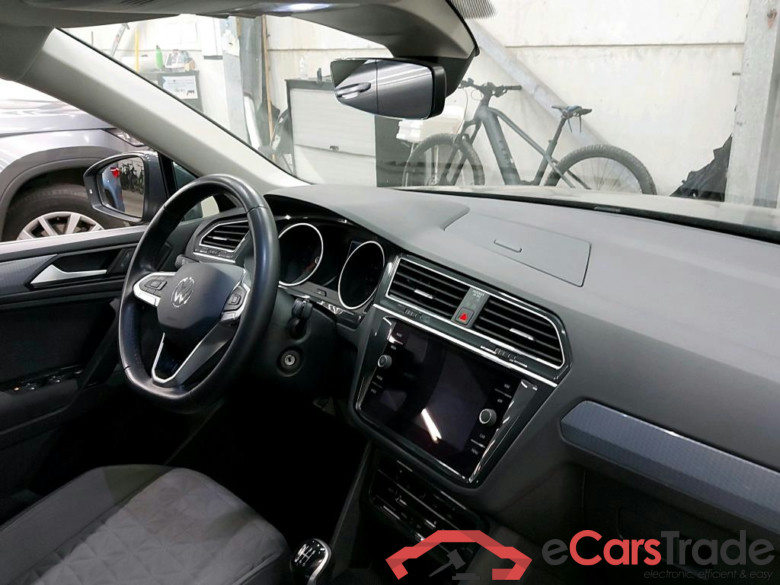 VOLKSWAGEN - VW  TIGUAN TSI 130PK Life With Nav Discover Media & Travel Pack & Rear Camera * PETROL * #3