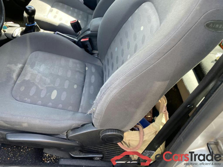 VOLKSWAGEN New Beetle 2.0i #5