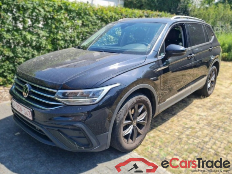 Volkswagen Tiguan Allspace 1.5 TSI Life Pano LED Virtual ACC Navi Leather KeylessGo Klima PDC ... #1