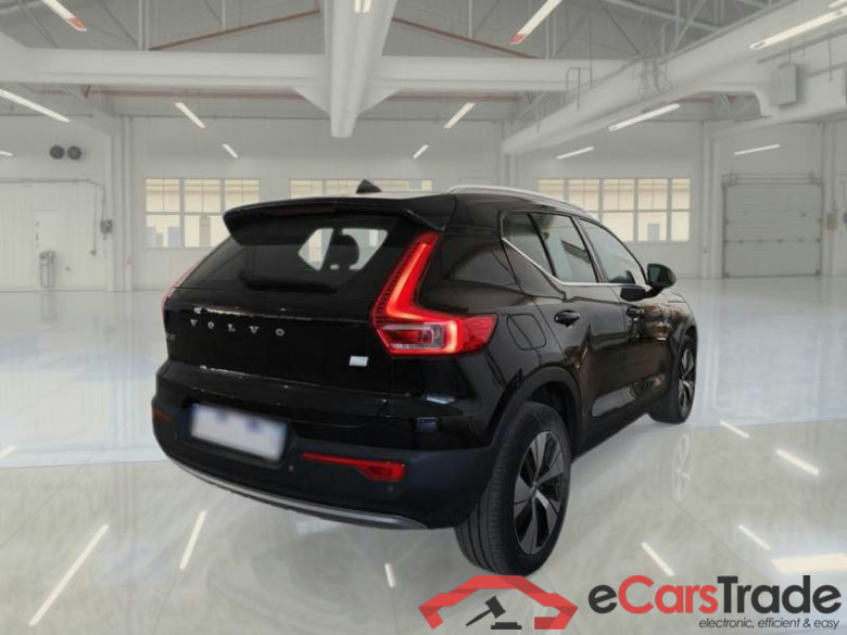 VOLVO XC40 / 2017 / 5P / SUV T4 PLUG-IN HYBRID AUTO RECH INSCRIP EXPR #2