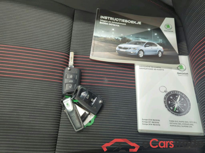 Skoda Octavia Combi 1.5 TSI Greentech Sport Business 5d #4
