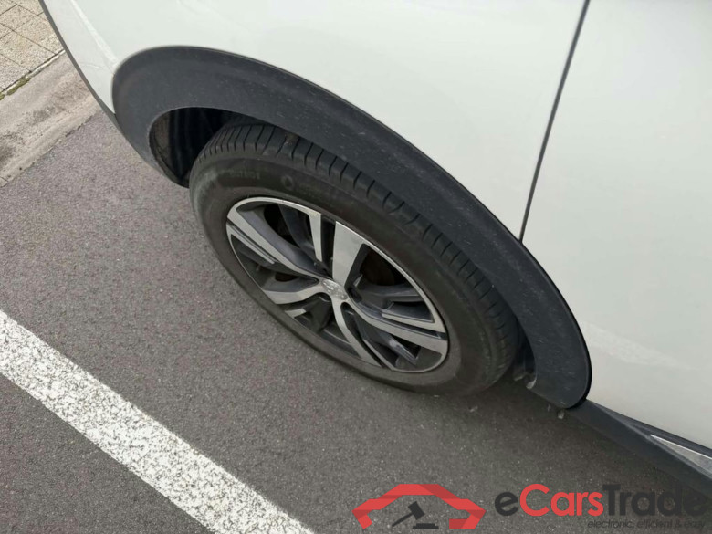 PEUGEOT 5008 1.2 PureTech Allure #4