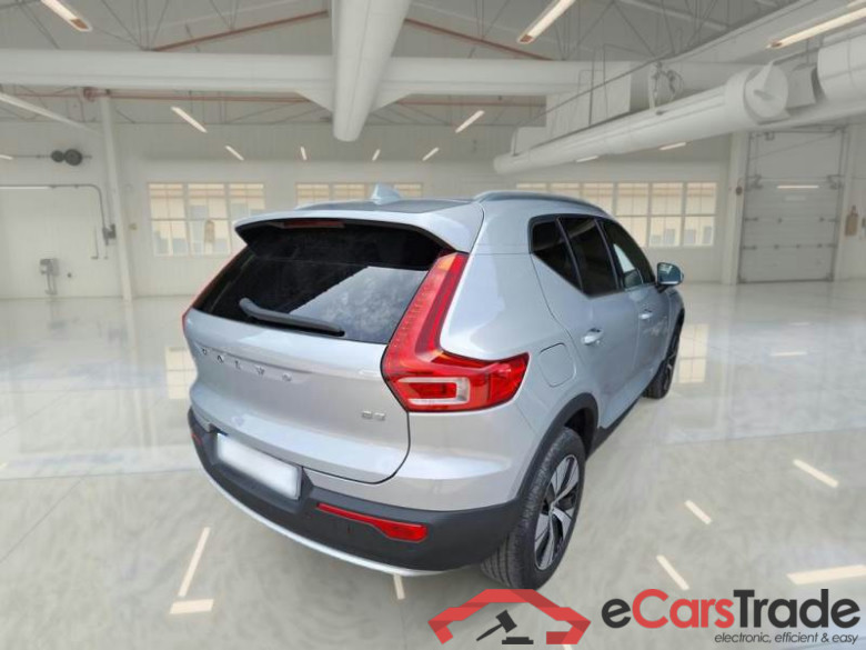 VOLVO XC40 / 2021 / 5P / SUV B3 AUTOMATICO PLUS BRIGHT #2