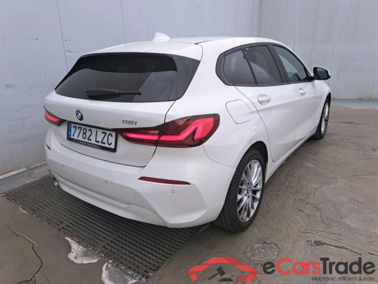 BMW Serie 1 / 2019 / 5P / berlina con portón 118i Corporate Auto. #2