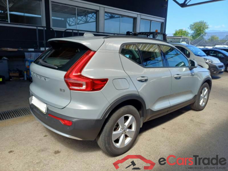 VOLVO XC40 / 2021 / 5P / SUV B3 AUTOMATICO ESSENTIAL #2